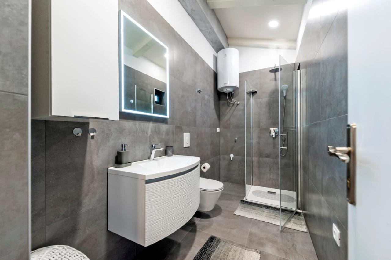 Deluxe Apartments A&A - 2 Ровинь Экстерьер фото