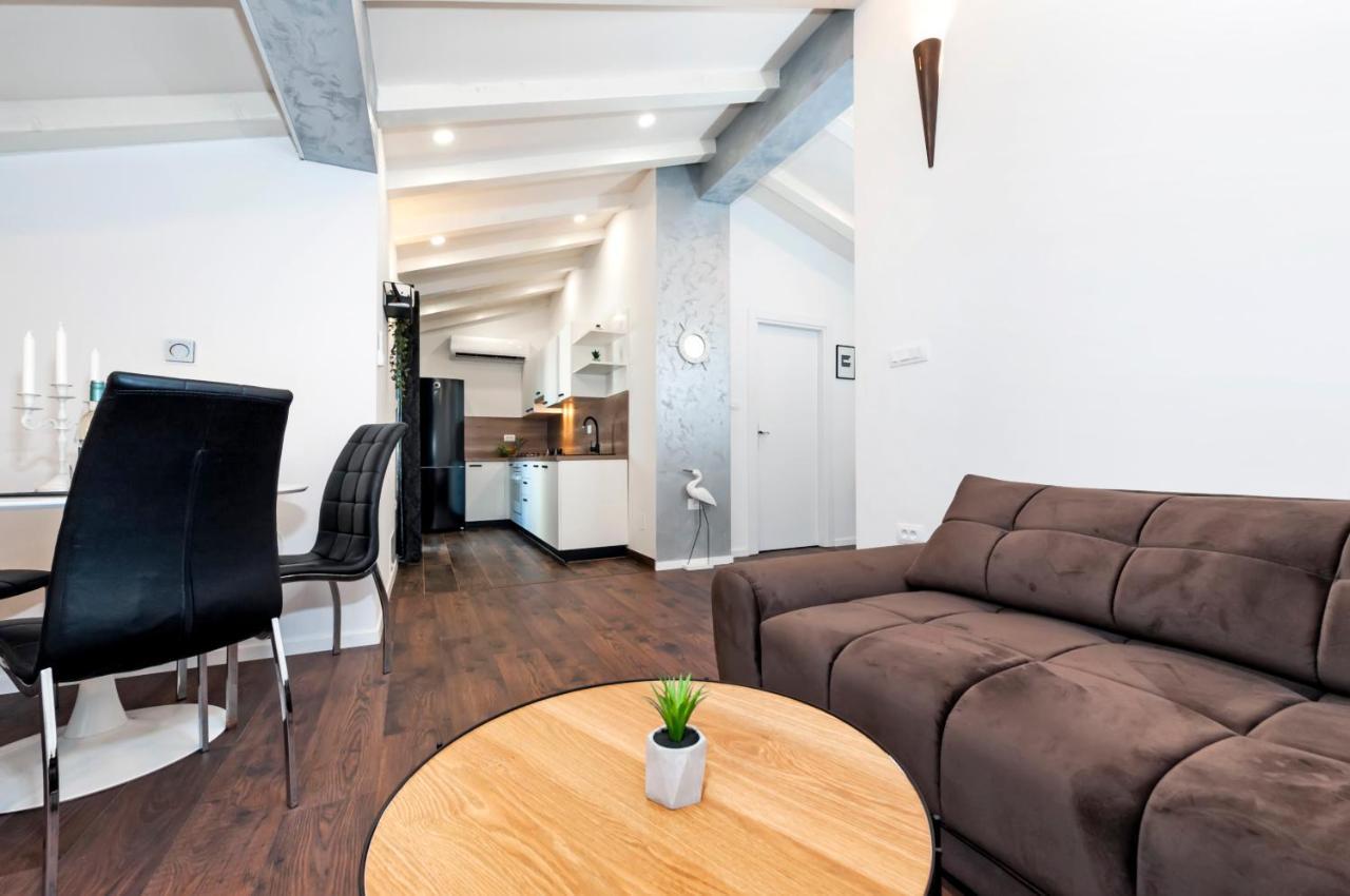 Deluxe Apartments A&A - 2 Ровинь Экстерьер фото