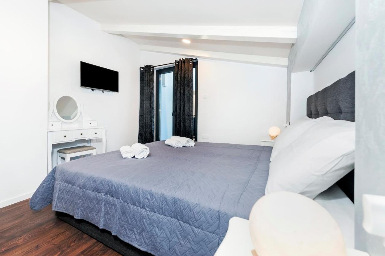 Deluxe Apartments A&A - 2 Ровинь Экстерьер фото