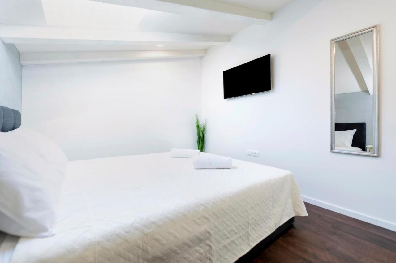 Deluxe Apartments A&A - 2 Ровинь Экстерьер фото