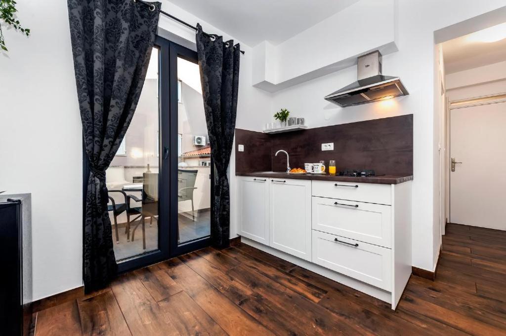 Deluxe Apartments A&A - 2 Ровинь Экстерьер фото