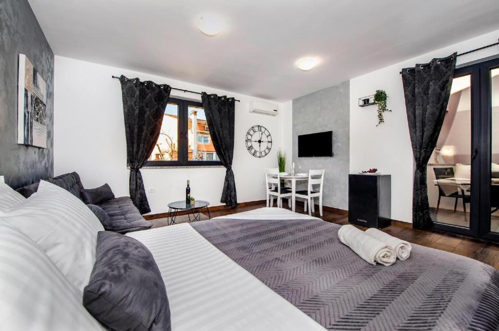 Deluxe Apartments A&A - 2 Ровинь Экстерьер фото