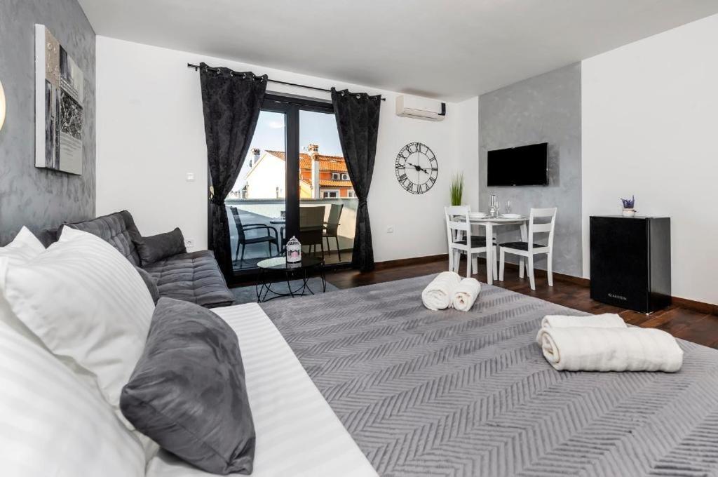 Deluxe Apartments A&A - 2 Ровинь Экстерьер фото