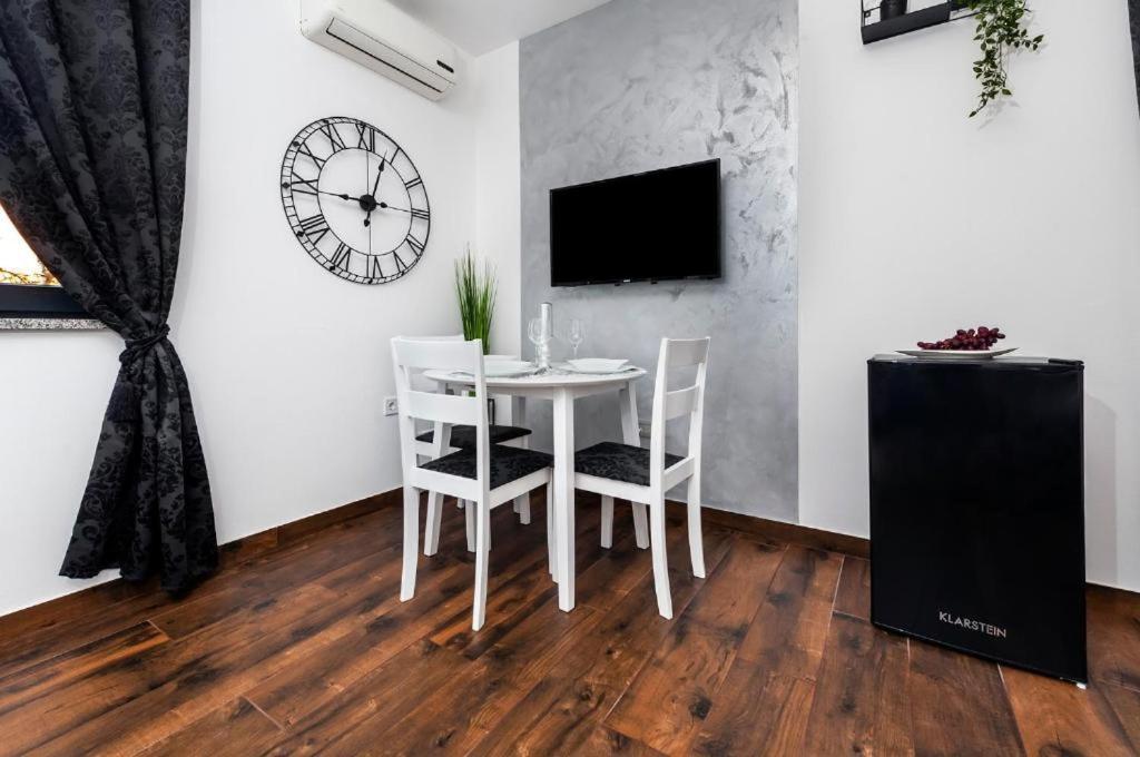 Deluxe Apartments A&A - 2 Ровинь Экстерьер фото