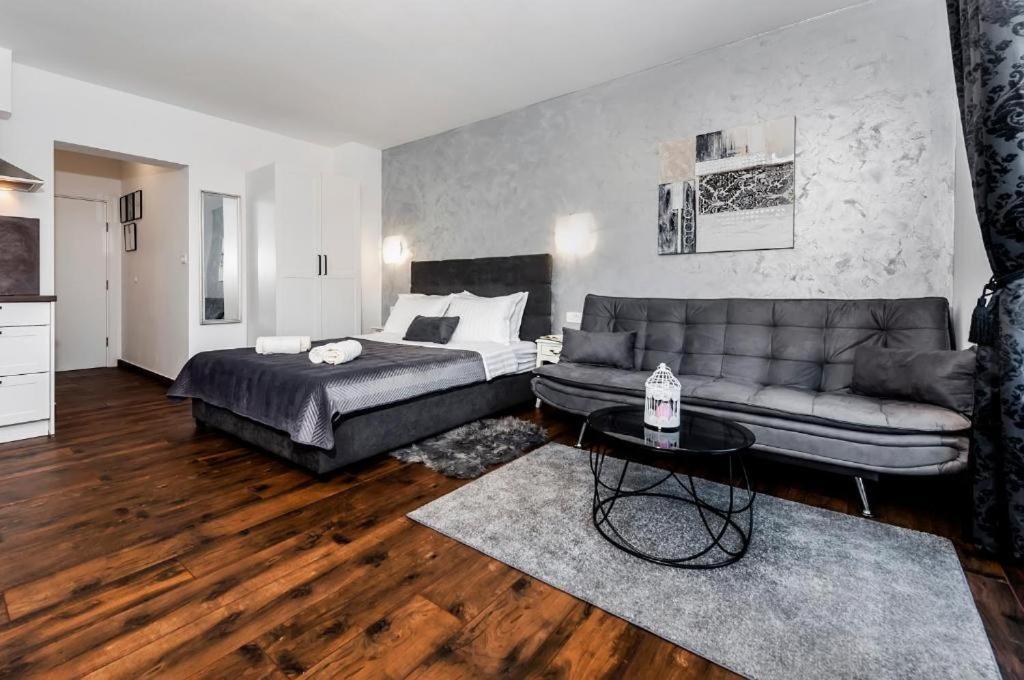 Deluxe Apartments A&A - 2 Ровинь Экстерьер фото