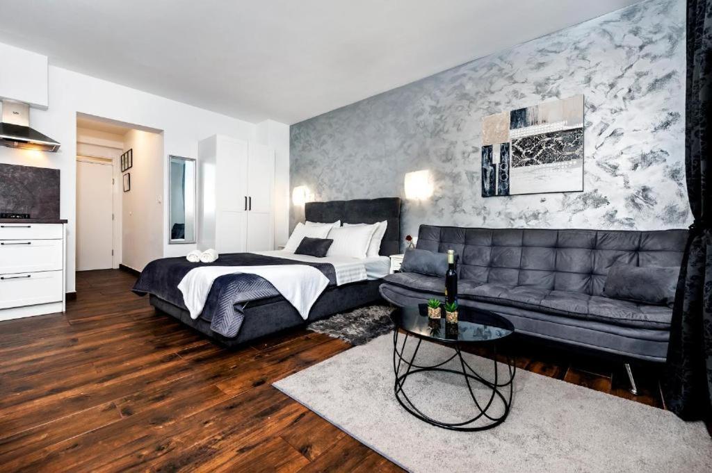 Deluxe Apartments A&A - 2 Ровинь Экстерьер фото