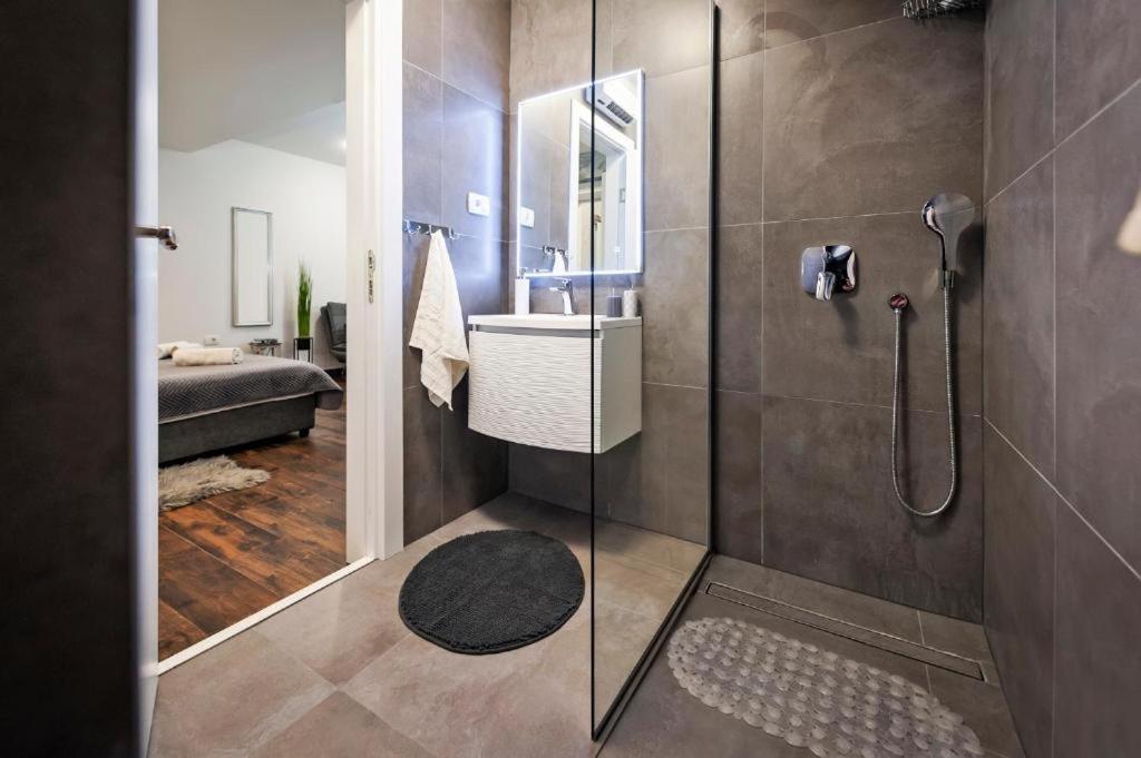Deluxe Apartments A&A - 2 Ровинь Экстерьер фото